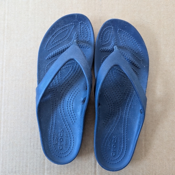 Crocs flip flops womens size 9 navy - Picture 1 of 3